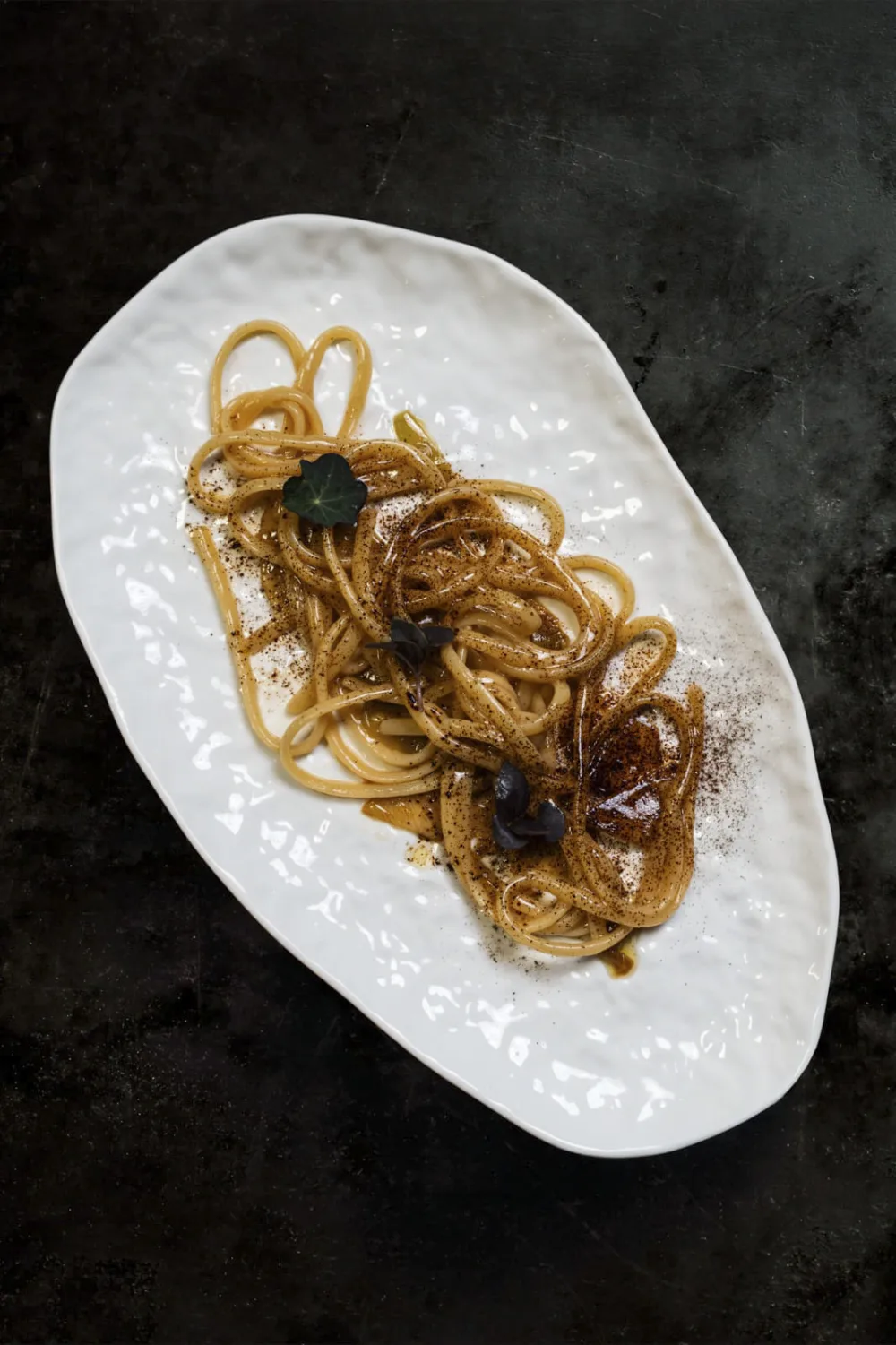 Primo: linguina al beurre blanc, mela verde e cetriolo, liquirizia e cerfoglio
