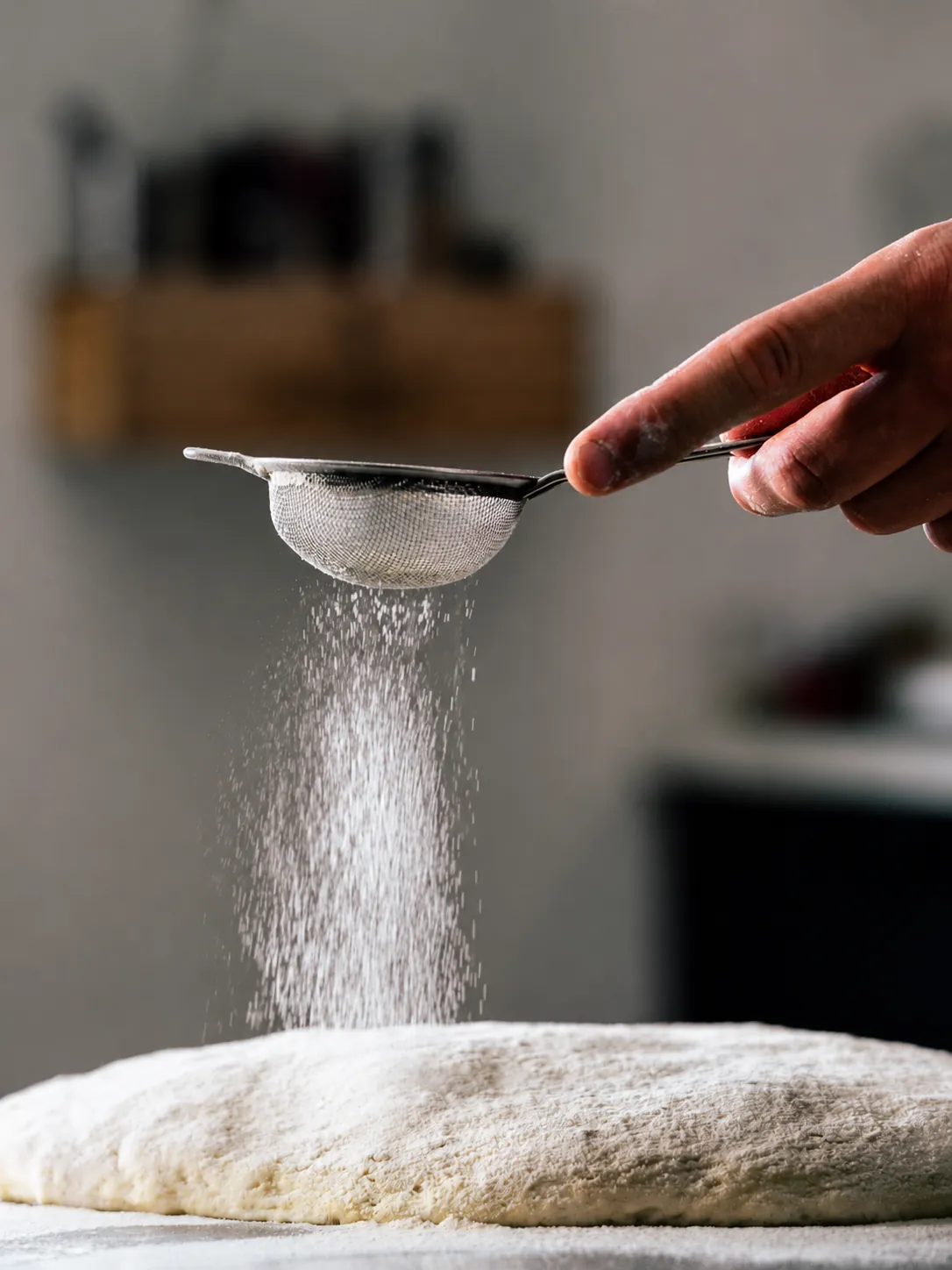 Mise en place: spolvero di farina sull’impasto